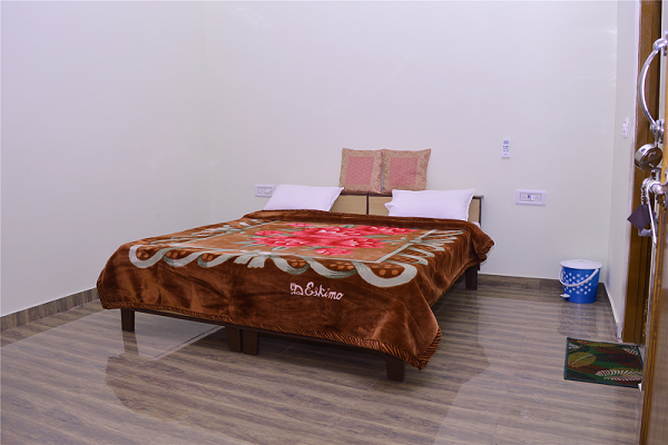 deluxe room stay in saini guest house ranthambore